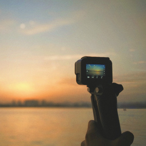 英语老师的玉足伸入我的喉咙
