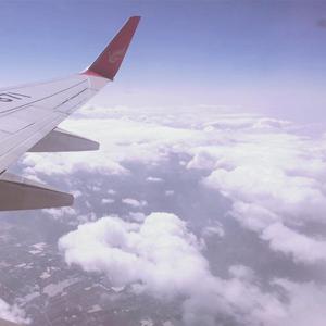 英语老师的玉足伸入我的喉咙
